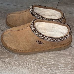 • UGG • slippers